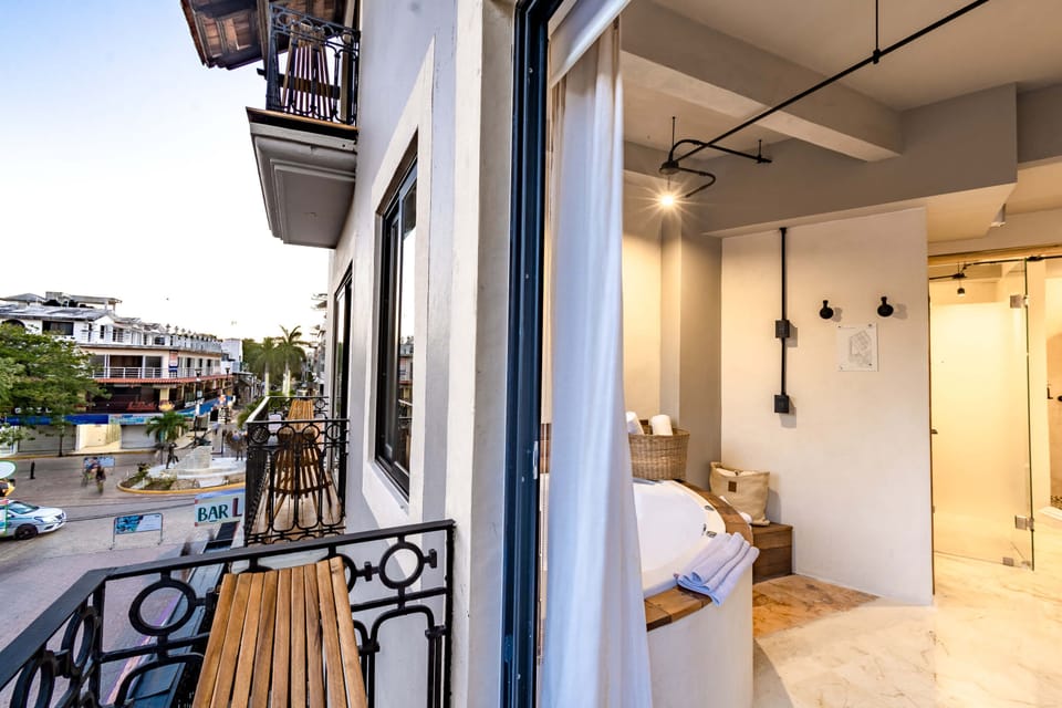 Master Double Suite with Jacuzzi Balcony and City Views | Bathroom | Shower, rainfall showerhead, free toiletries, hair dryer