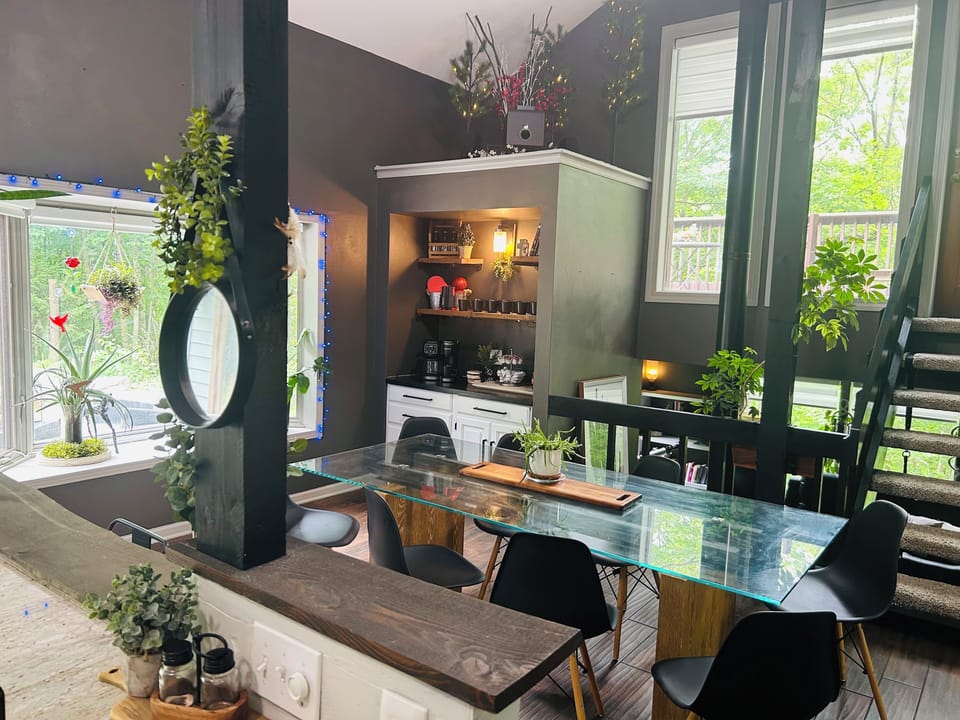 Open-Concept Kitchen & Dining – Bright, Spacious, Inviting