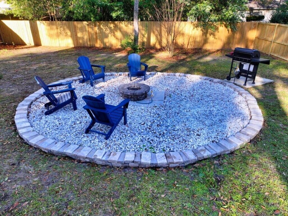 Charming 4BR/2BA Home in Bainbridge - backyard with fire pit