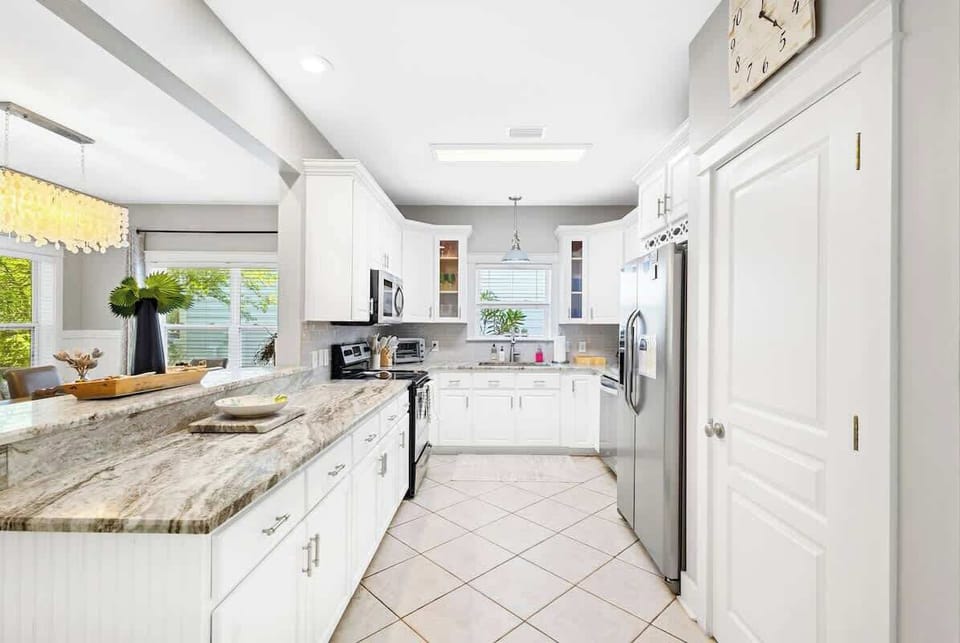 Fully stocked kitchen with all your cooking essentials! Perfect for cooking together.