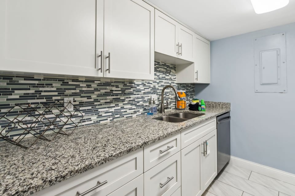 Great Counterspace to Prepare Meals