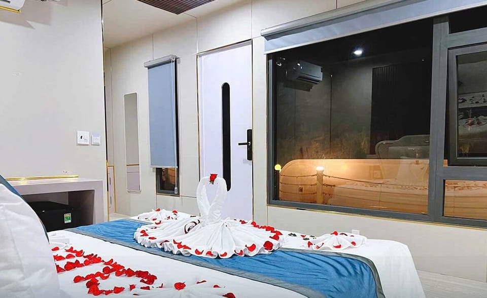 Premium Double Room | Desk, free WiFi, bed sheets