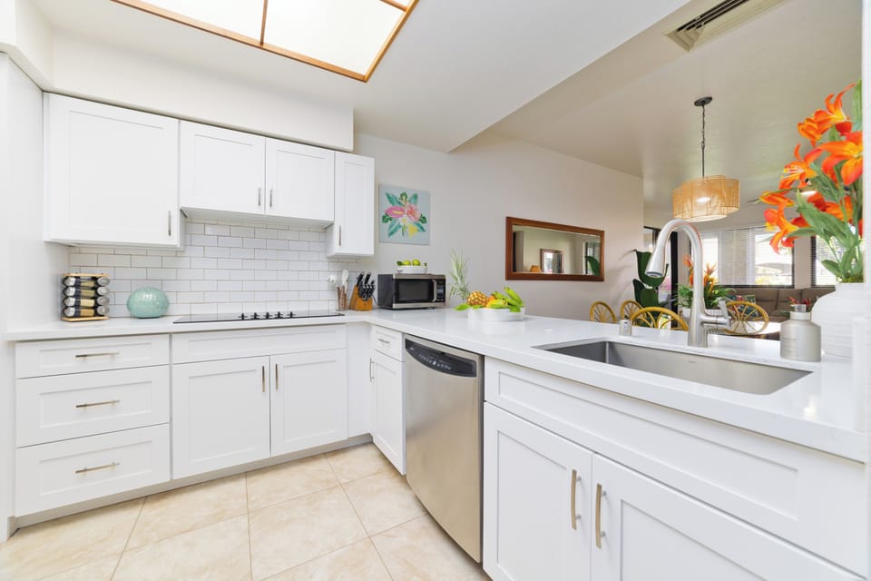 Full Kitchen Waikoloa Hale Kai