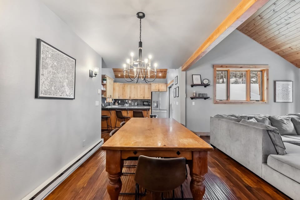 Dining area: Main floor, table seating for 6, outdoor access