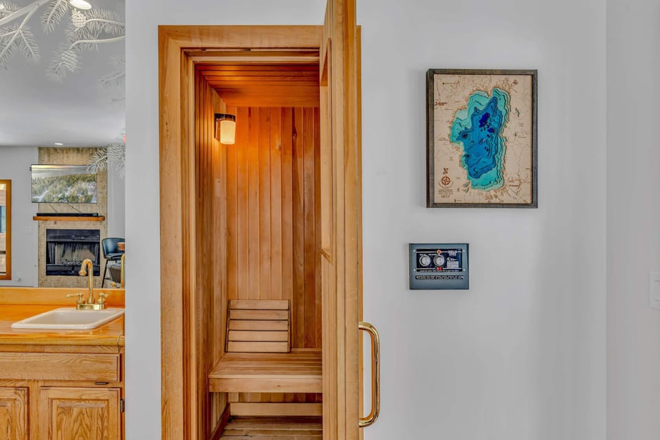 Sauna: Lower floor