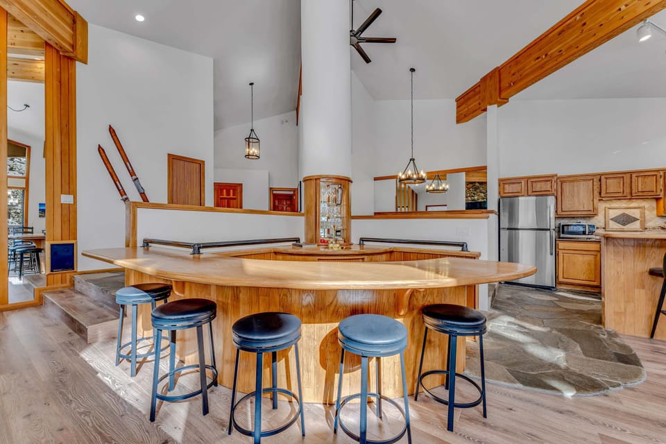 Bar area: Main floor, 5 barstools