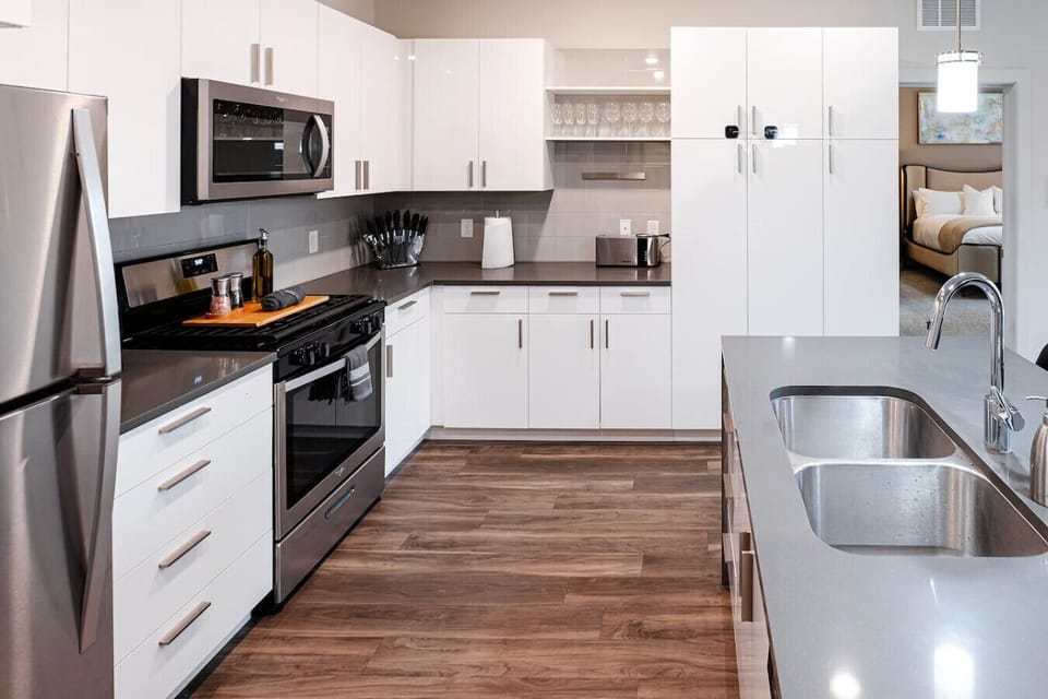 Fully stocked kitchen with all that you need. Pots, pans, bakeware, salt +pepper, and olive oil!!