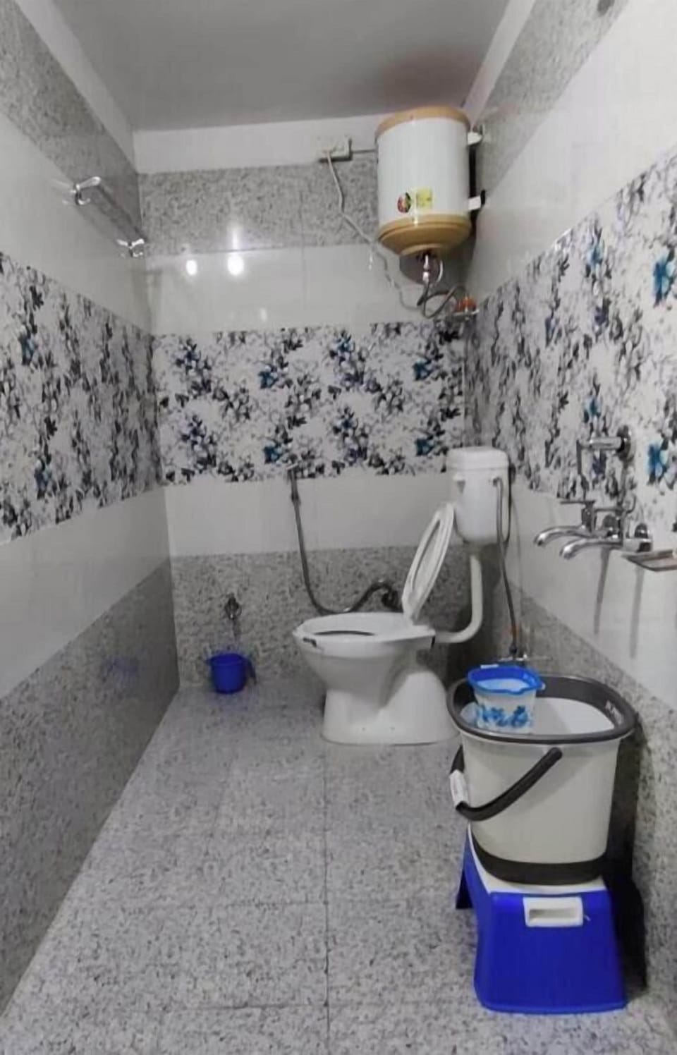 Family Room | Bathroom