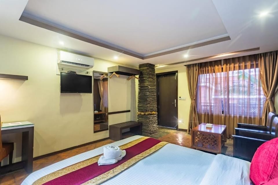 In-room safe, desk, laptop workspace, soundproofing