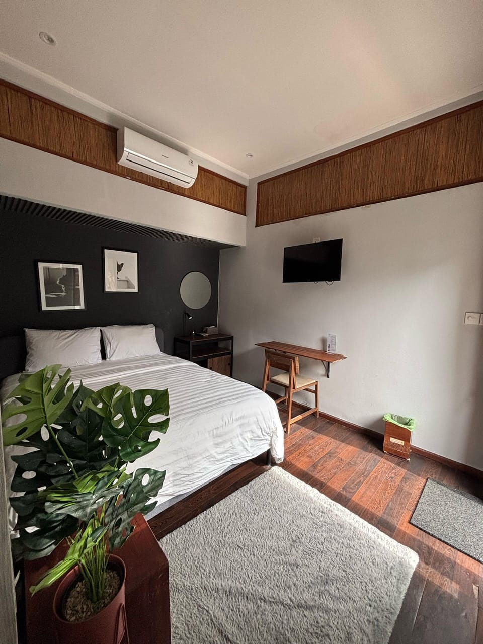 Basic Double Room, Pool View | Desk, free WiFi, bed sheets