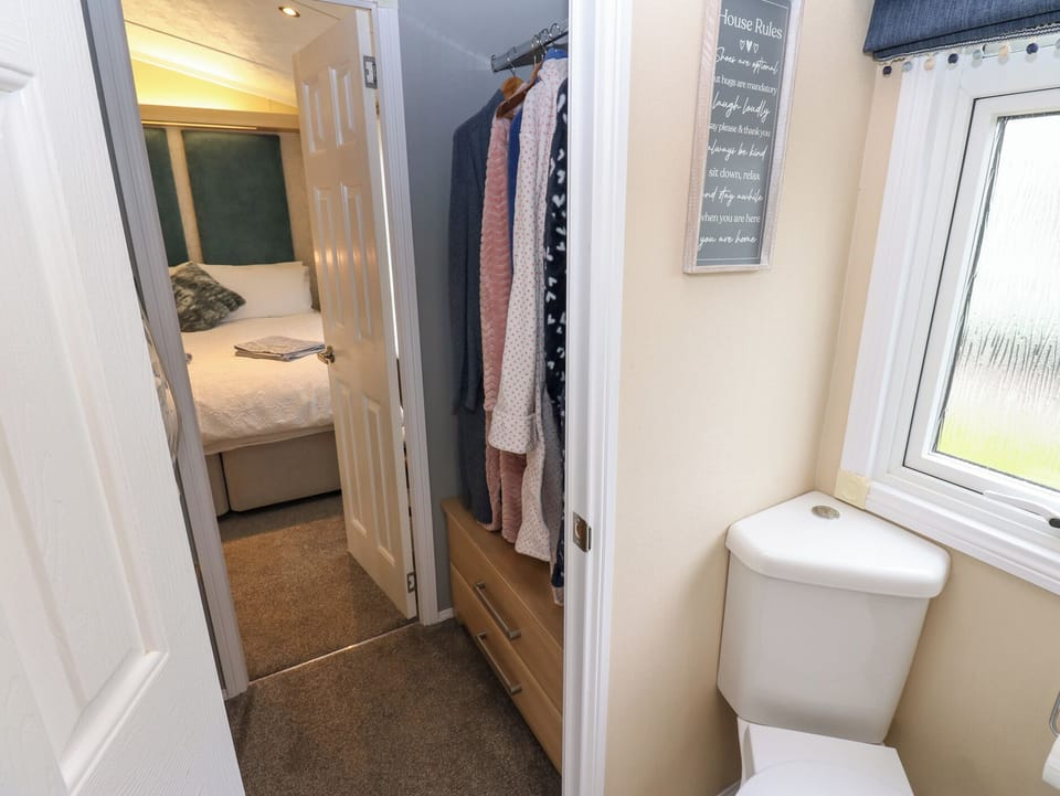 2 bedrooms, individually decorated, individually furnished, free WiFi