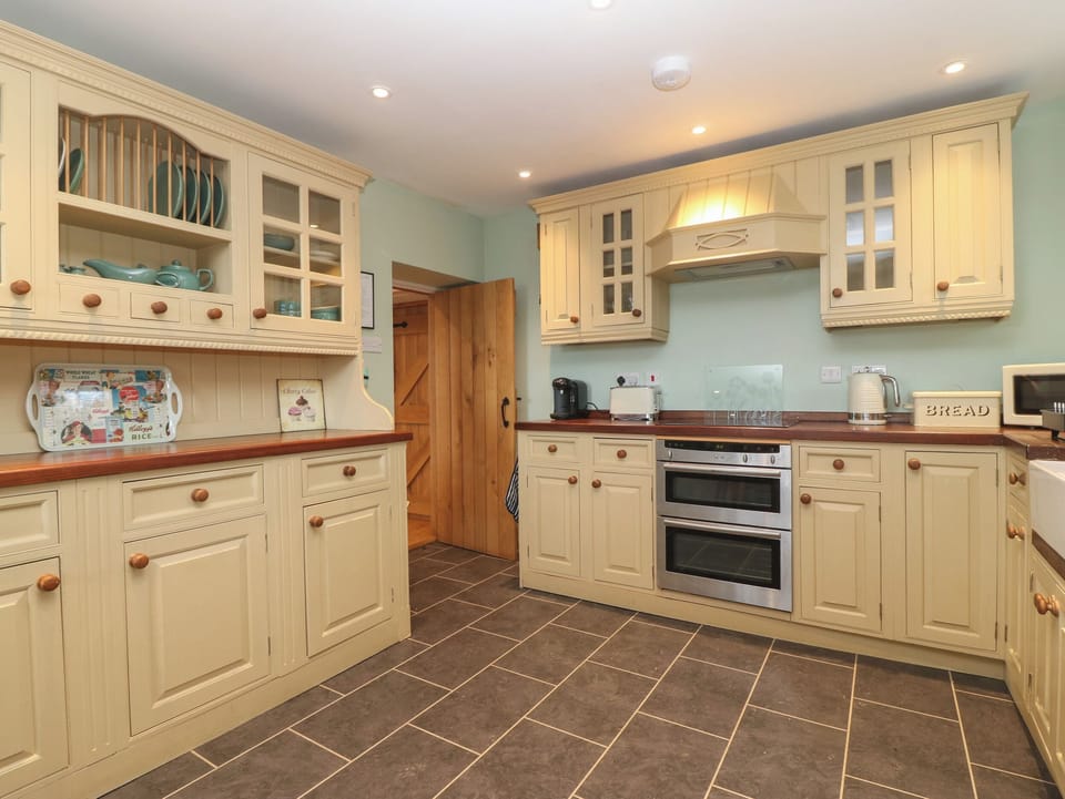Fridge, microwave, dishwasher, toaster