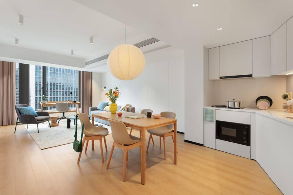 Premium Suite | Premium bedding, soundproofing, iron/ironing board, WiFi (free)