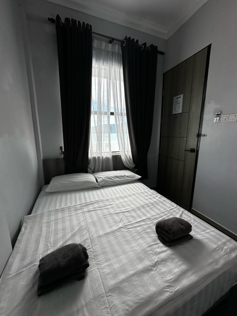 Deluxe Double Room, Sea View | Desk, iron/ironing board