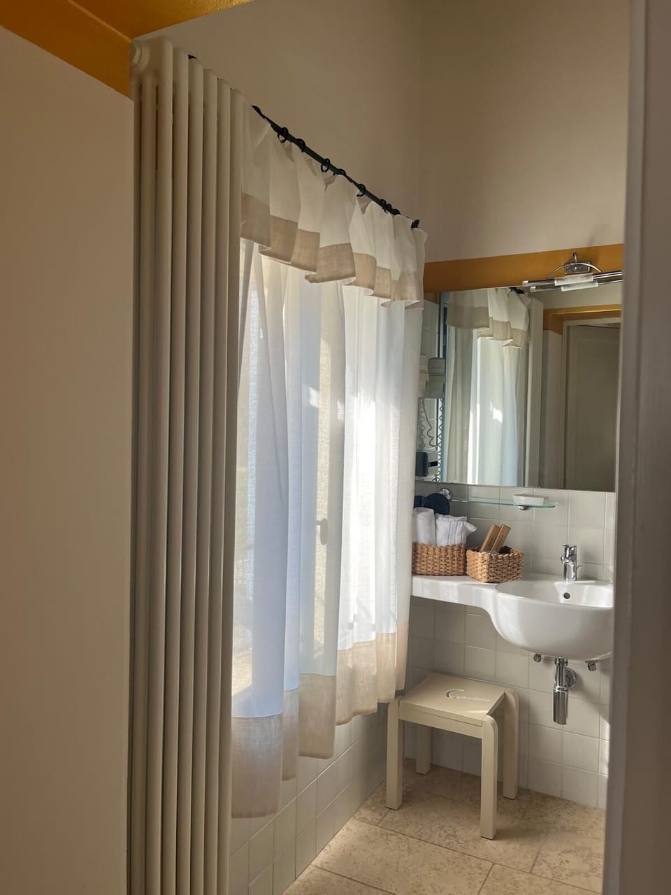 Hair dryer, slippers, bidet, towels