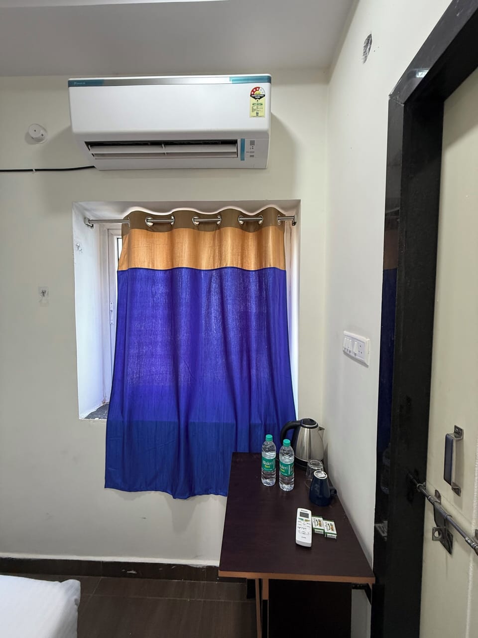 Classic Double Room, City View | Desk, laptop workspace, free WiFi