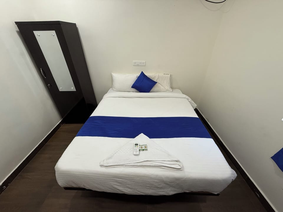Classic Double Room, City View | Desk, laptop workspace, free WiFi