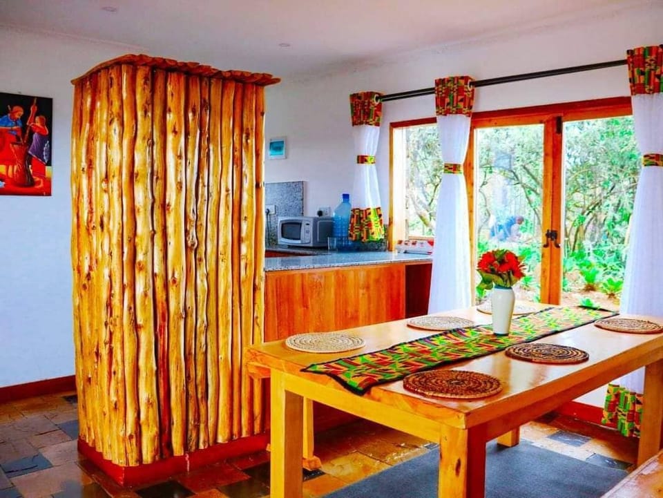 Luxury Cottage, Balcony, Mountain View | Private kitchenette | Electric kettle