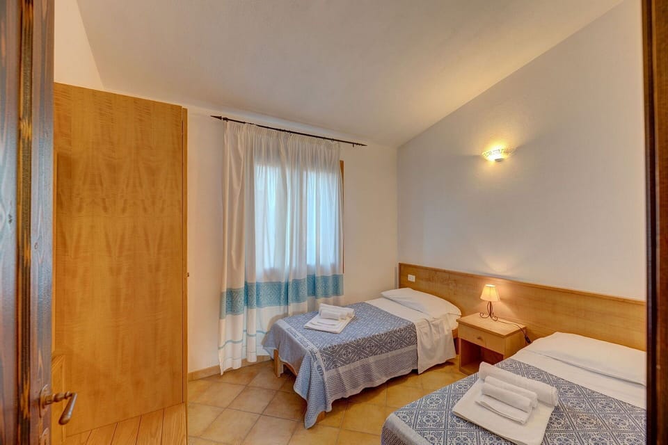 Autumn, Bedroom, Spring, Summer