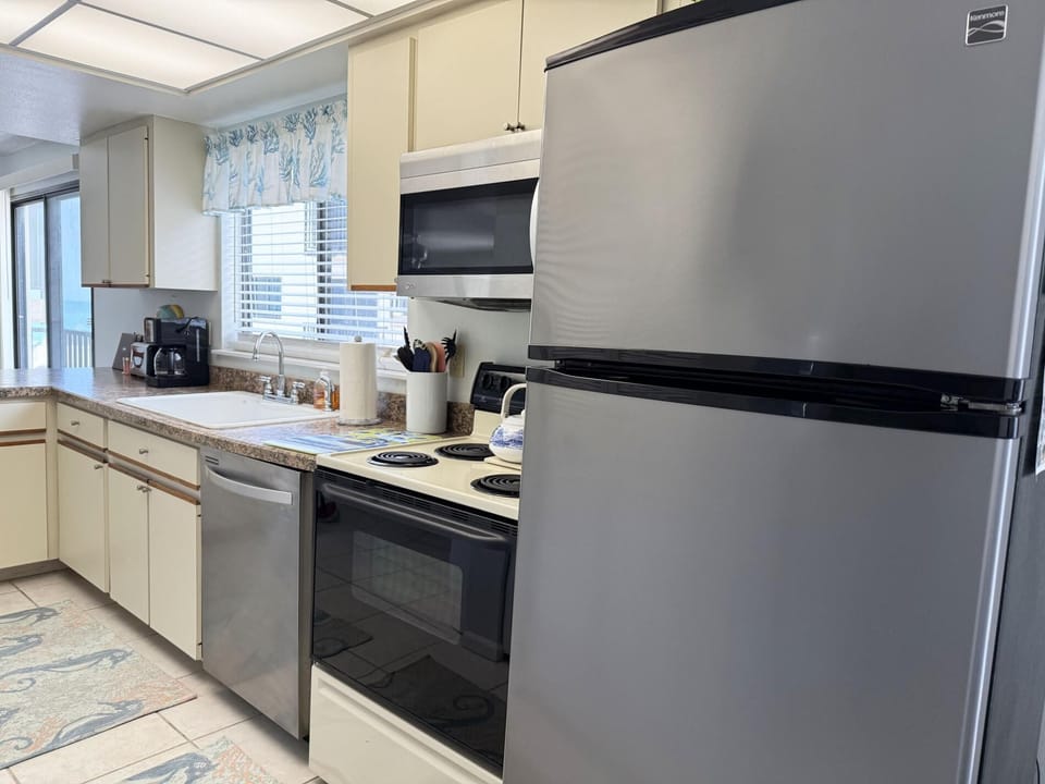Sunburst Escape w/ Heated Pool, Dock & Beach (3433)