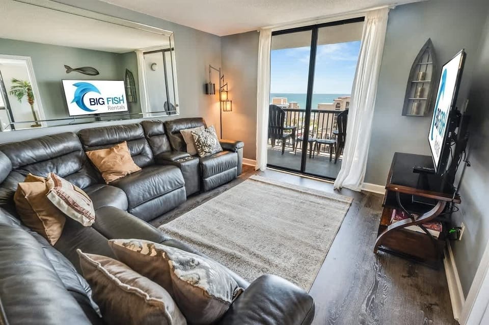 Living Room, Beautifully Decorated with Amazing Views