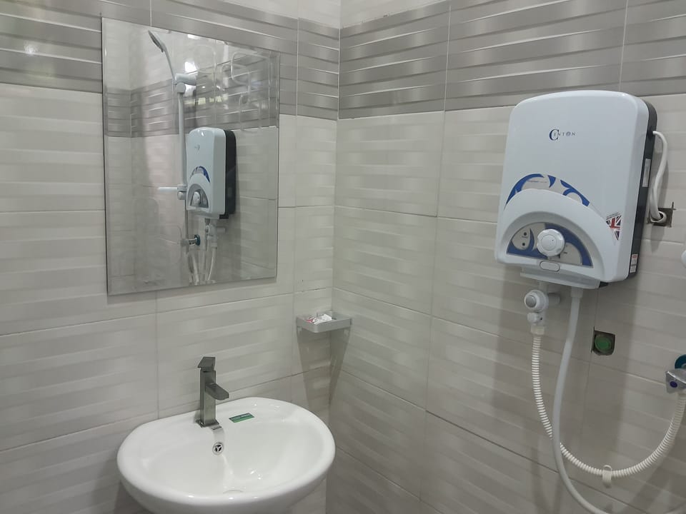 Standard Double Room | Bathroom | Slippers, bidet