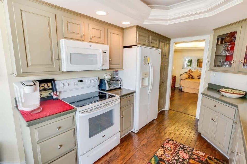 Large Kitchen Area