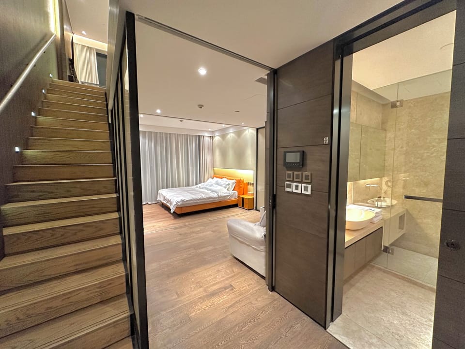Luxury Apartment, Canal View | Soundproofing, free WiFi, bed sheets
