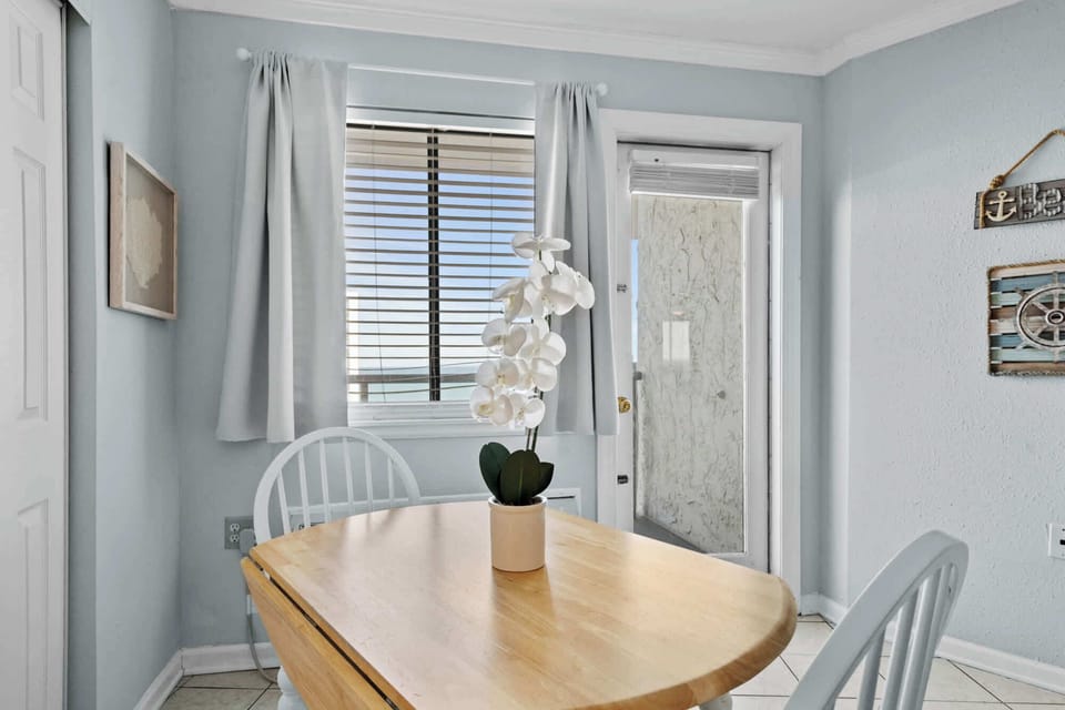 Dining Views - Ocean!