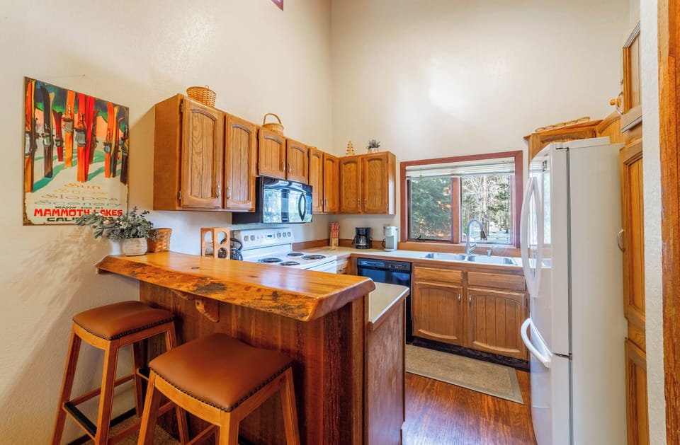 Breakfast bar seating for 2.