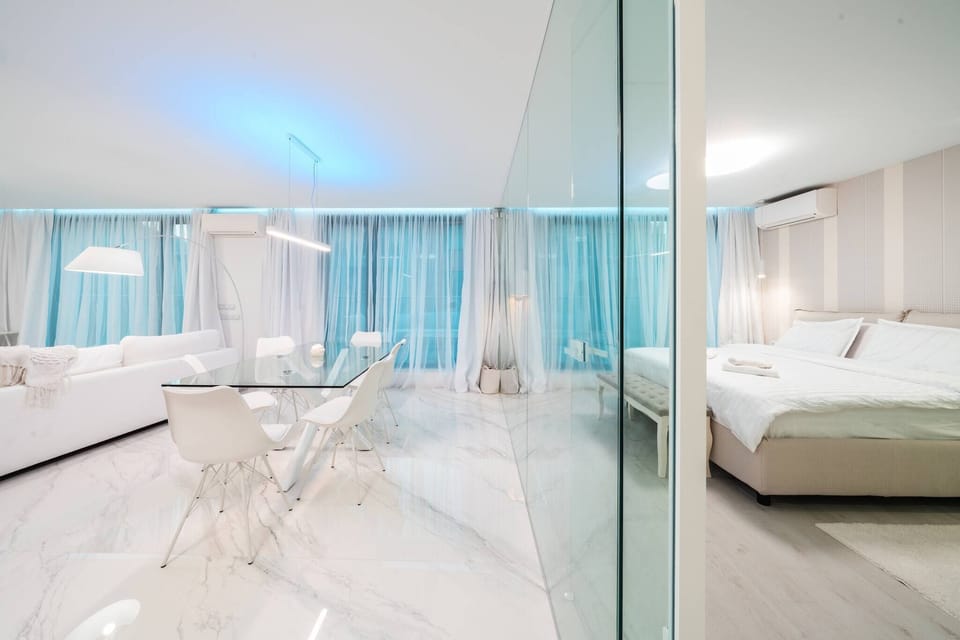 Apartment, 1 Bedroom, Smoking, Balcony | Dining