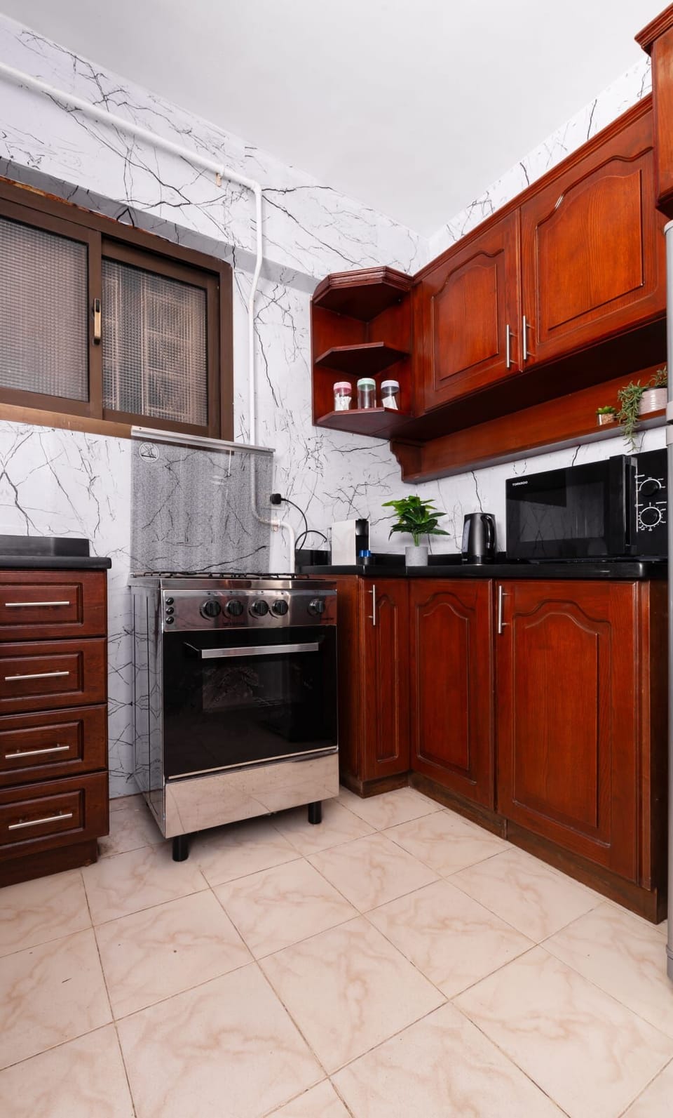 Basic Apartment | Private kitchen | Fridge, microwave, oven, stovetop