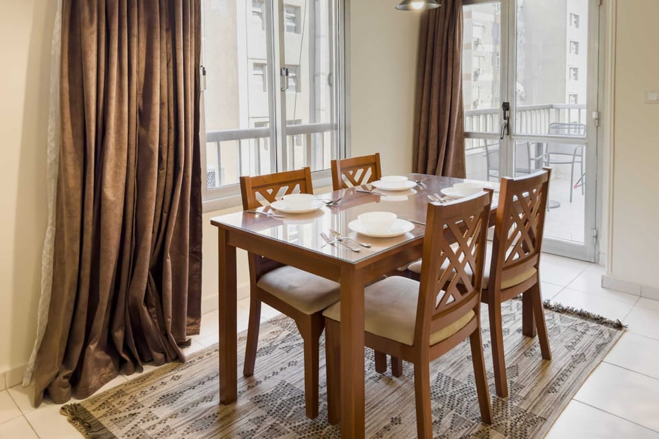 Basic Apartment | Dining