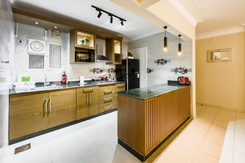 Basic Apartment | Private kitchen | Fridge, microwave, oven, stovetop