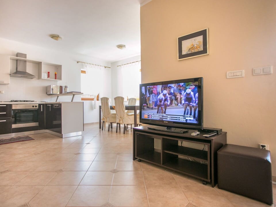 Furniture, Interior Design, Flooring, Couch, Television, Ceiling, Floor, Room, Living Room, Electronic Device