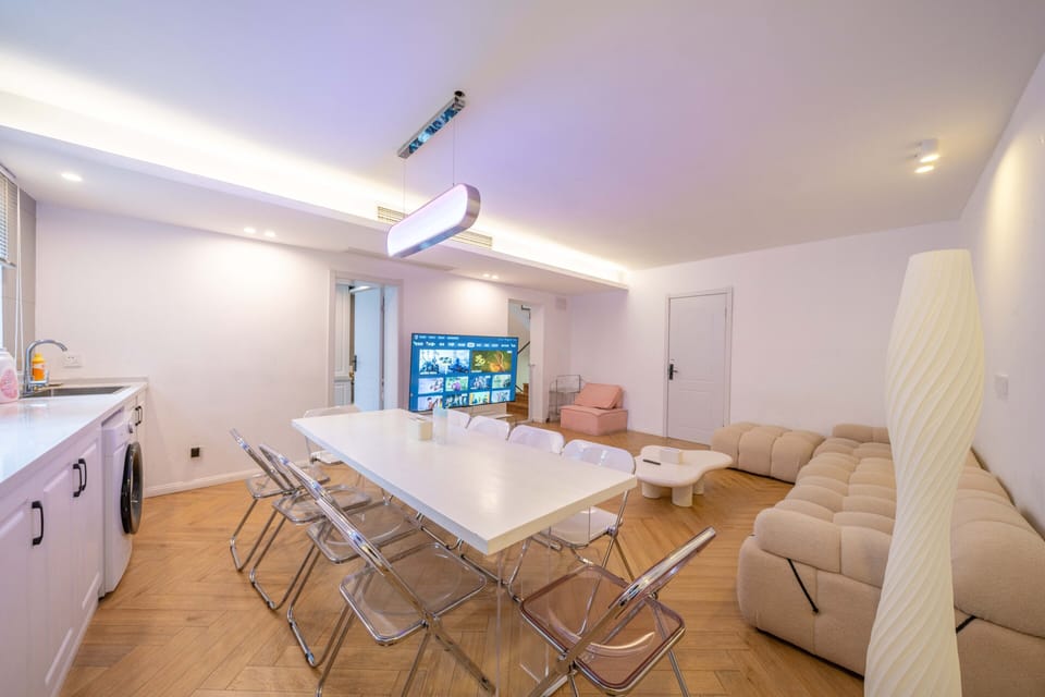Cabin | Living area | TV
