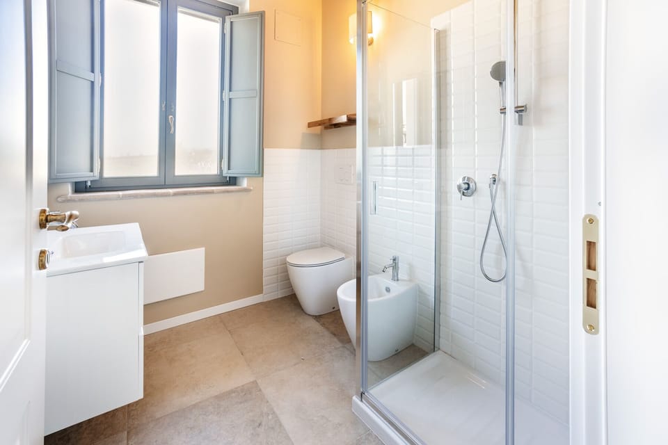 Classic Room, Patio, Vineyard View | Bathroom | Shower, bidet