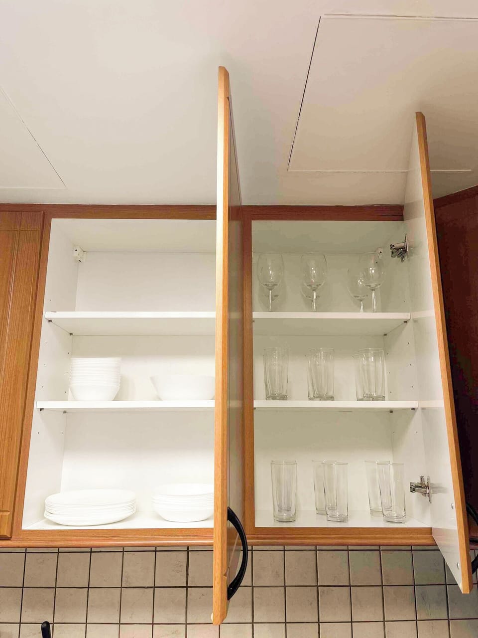 Deluxe Apartment, Marina View | Private kitchen | Microwave, oven, stovetop, coffee/tea maker