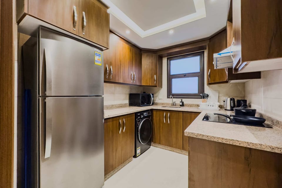Basic Apartment (Ample & Artistic) | Private kitchen | Fridge, microwave, oven, stovetop