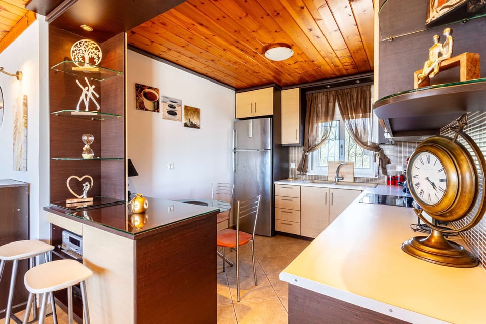 House | 5 bedrooms, desk, Internet