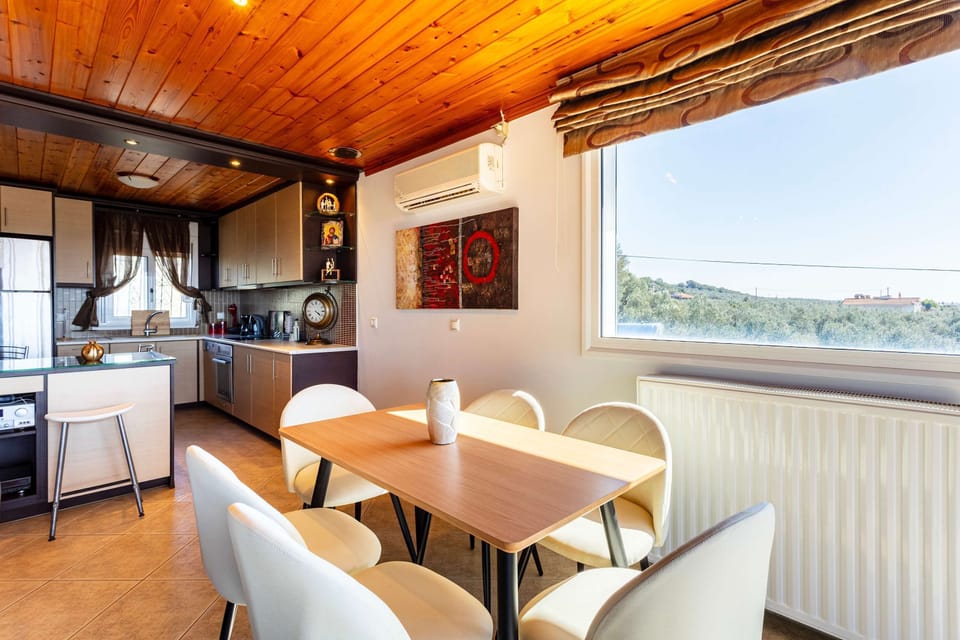 House | 5 bedrooms, desk, Internet