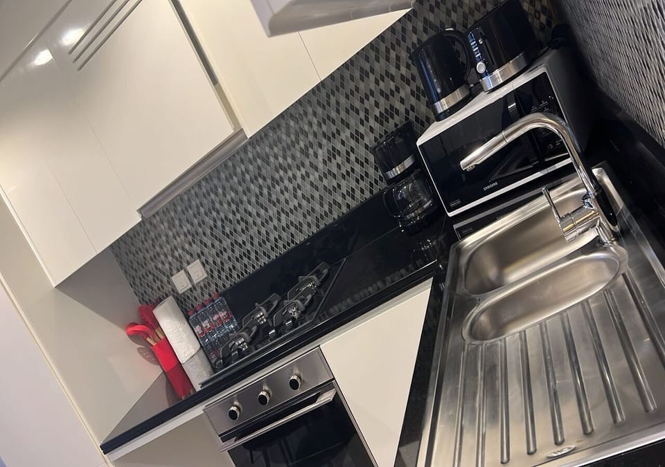 Superior Apartment, 2 Bedrooms, Bay View | Private kitchen | Electric kettle