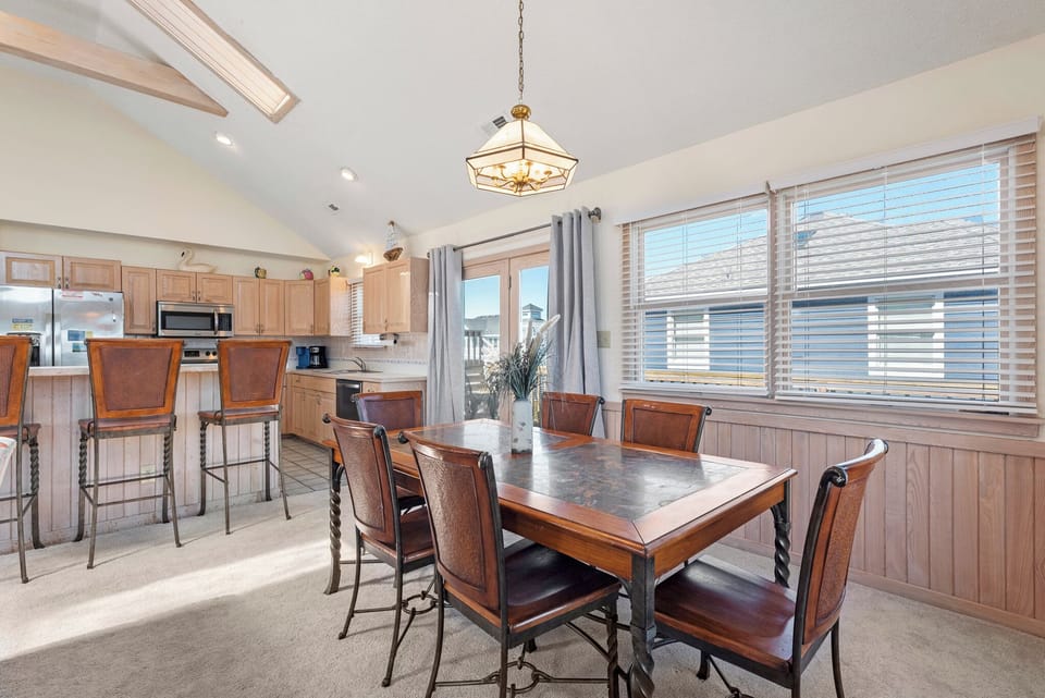 GR2206: Island State of Mind | Top Level Dining Area