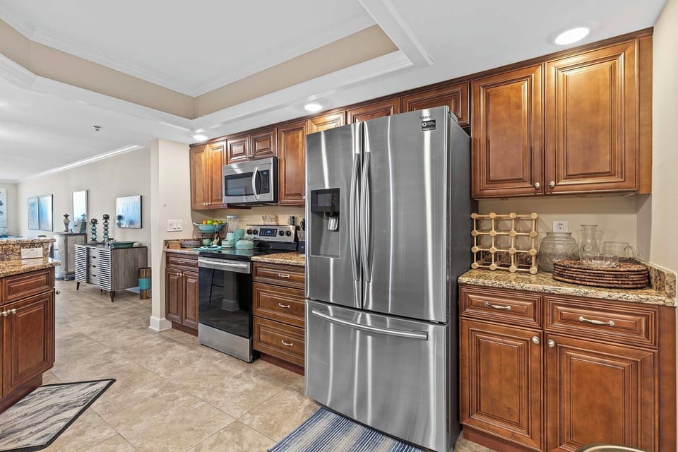 Stainless steel fridge with ice/water dispenser