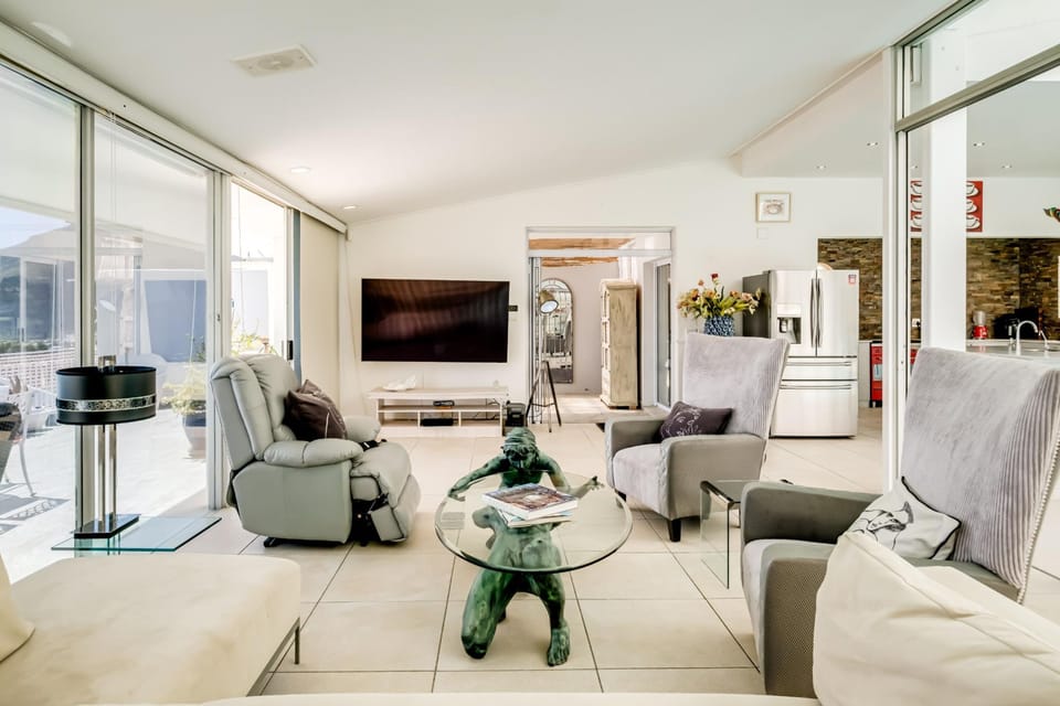 House | 3 bedrooms, desk, Internet