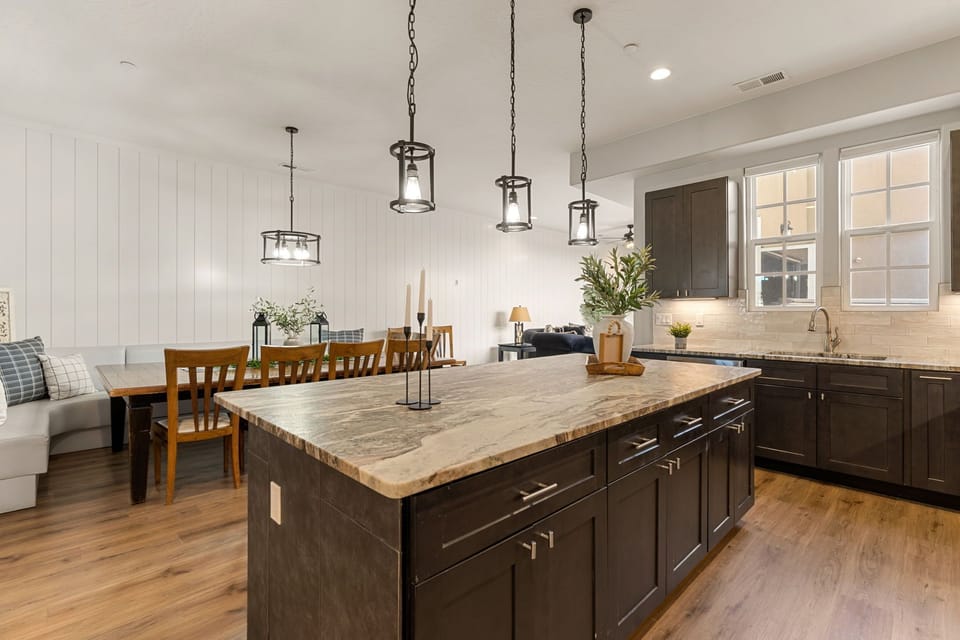 Dining Kitchen Bar