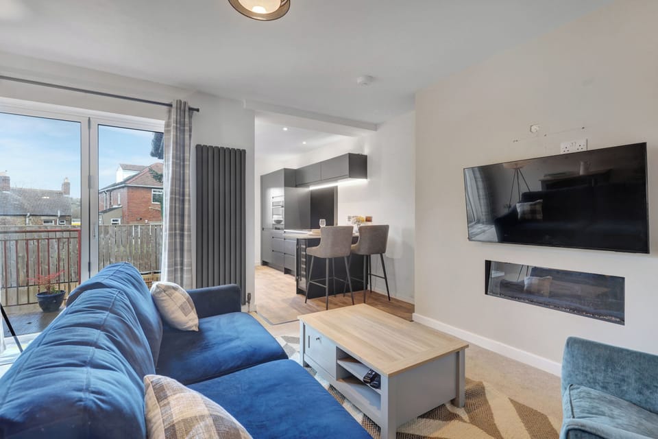 Apartment | Living area | 30-inch TV with digital channels