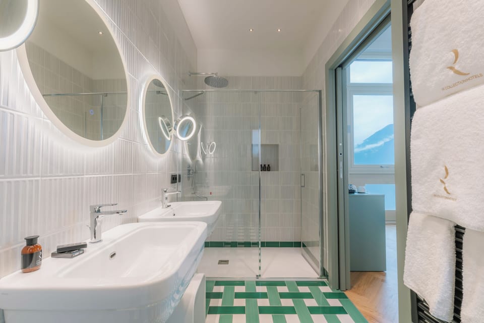 Junior Suite, Lake View | Bathroom | Shower, hair dryer, bathrobes, slippers