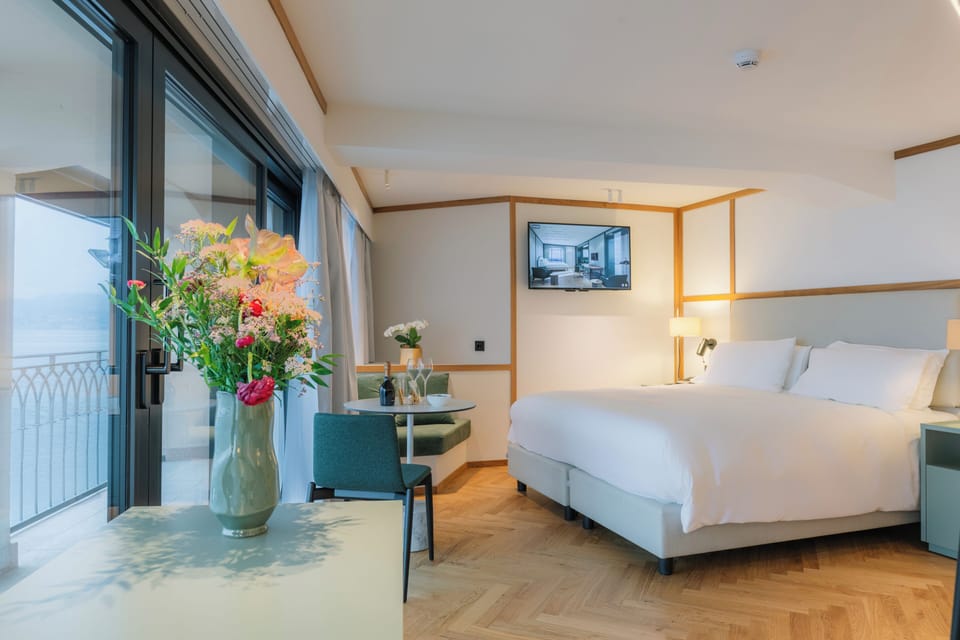 Junior Suite, Balcony, Lake View | Minibar, in-room safe, desk, blackout drapes