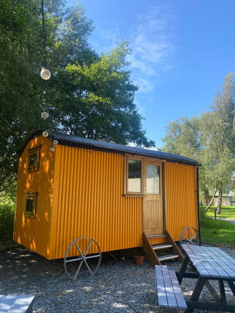 Hut2019